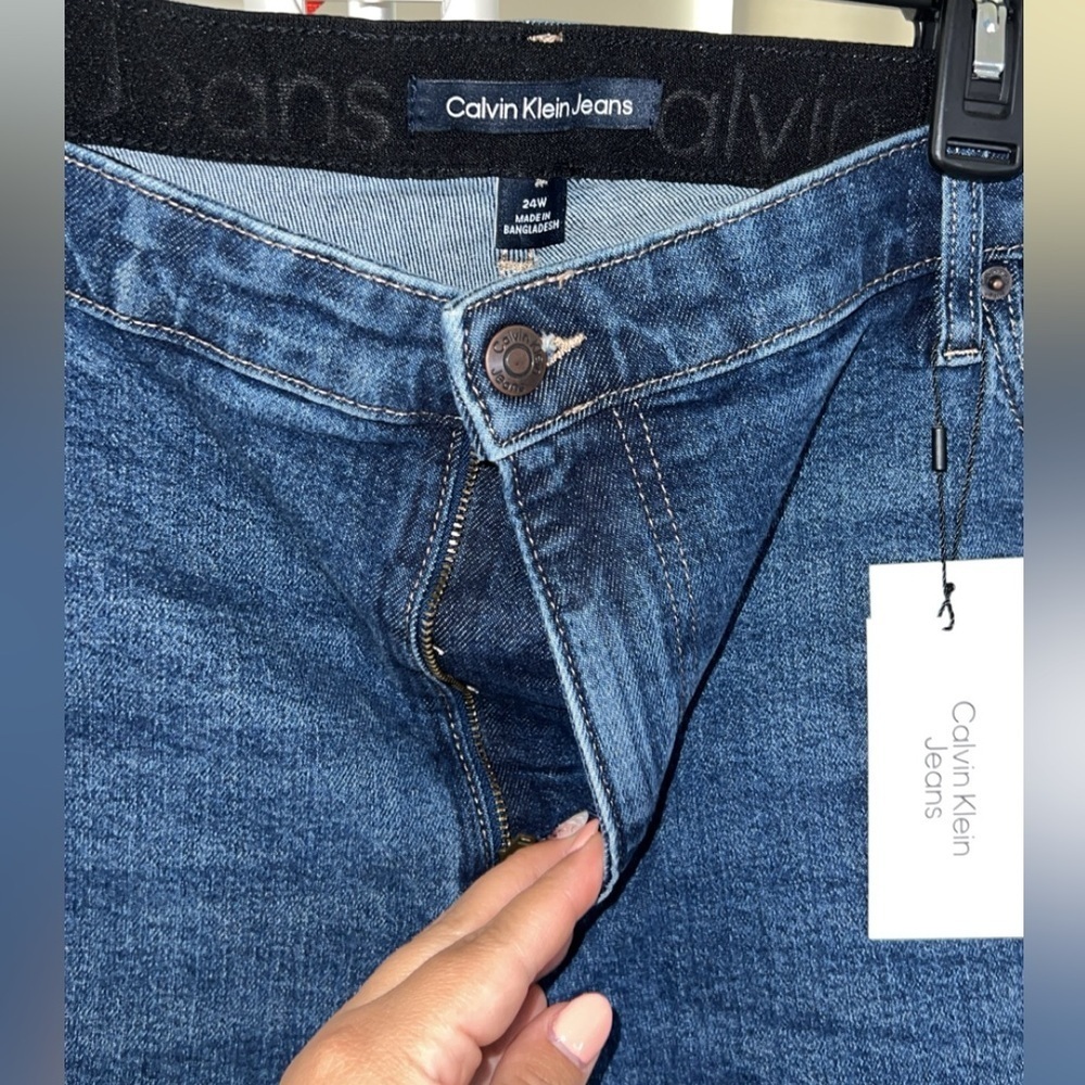 Calvin Klein High Rise Shorts - Picture 4 of 7